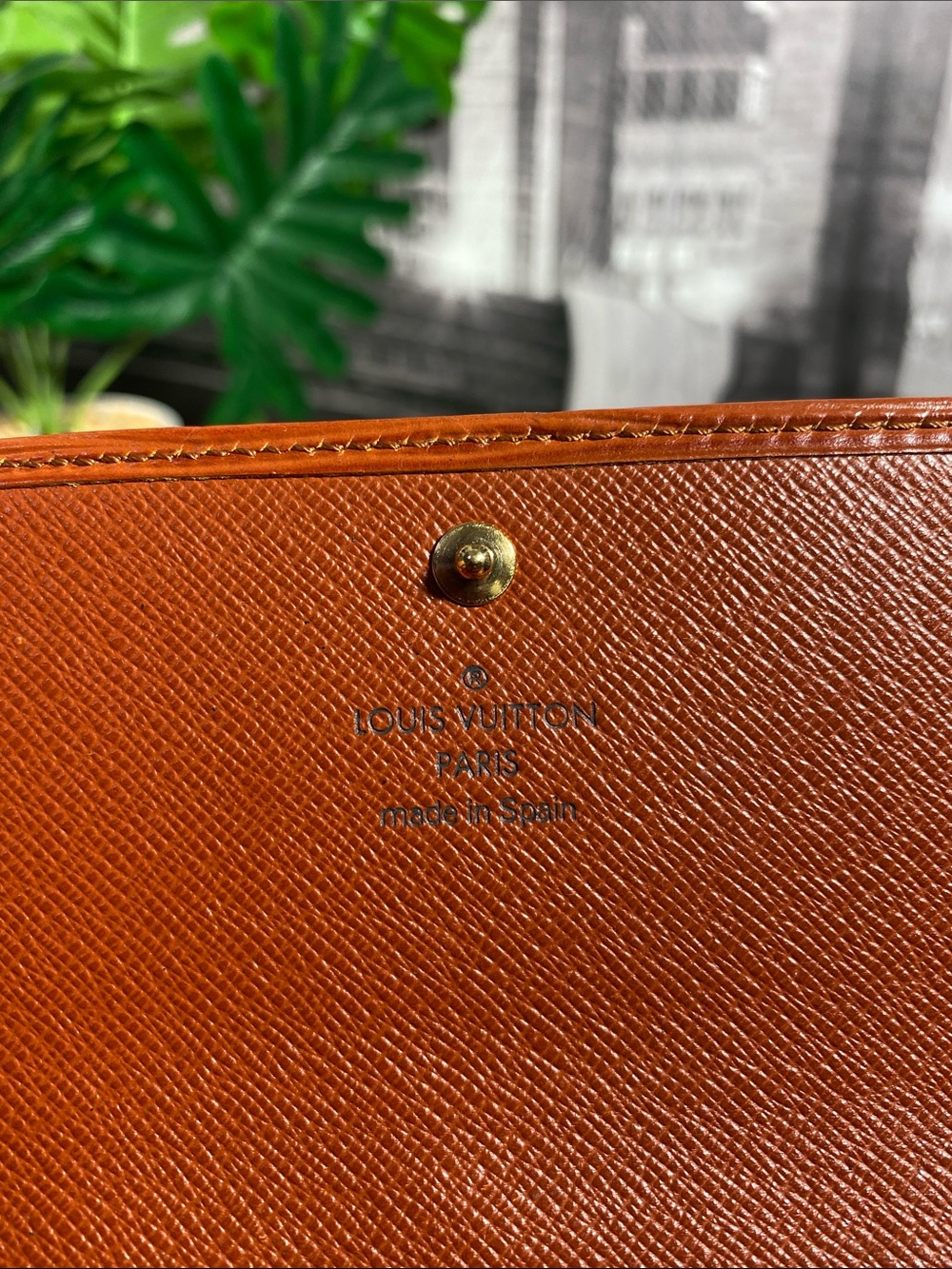 Authentic Louis Vuitton Epi International Wallet - Picture 10 of 17